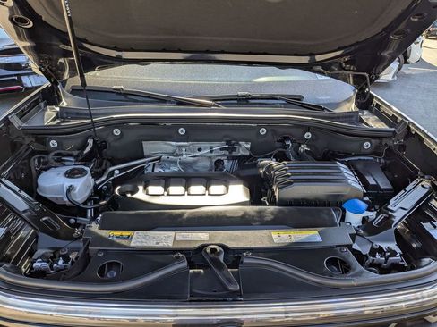 Used 2025 Volkswagen Atlas Cross Sport SE image 28