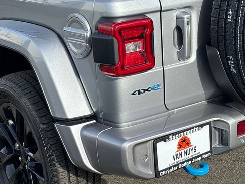 Used 2021 Jeep Wrangler Unlimited Sahara image 6