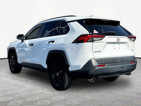 Used 2019 Toyota RAV4 XLE FWD image 4