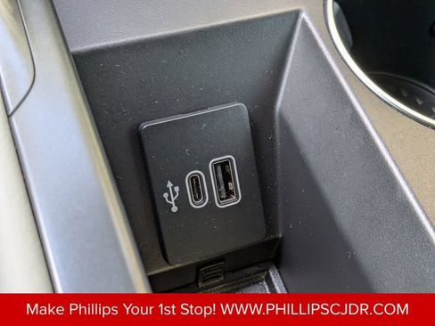 Used 2025 Lincoln Nautilus Reserve AWD/4WD image 23