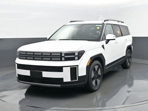 Used 2025 Hyundai Santa Fe SEL image 2