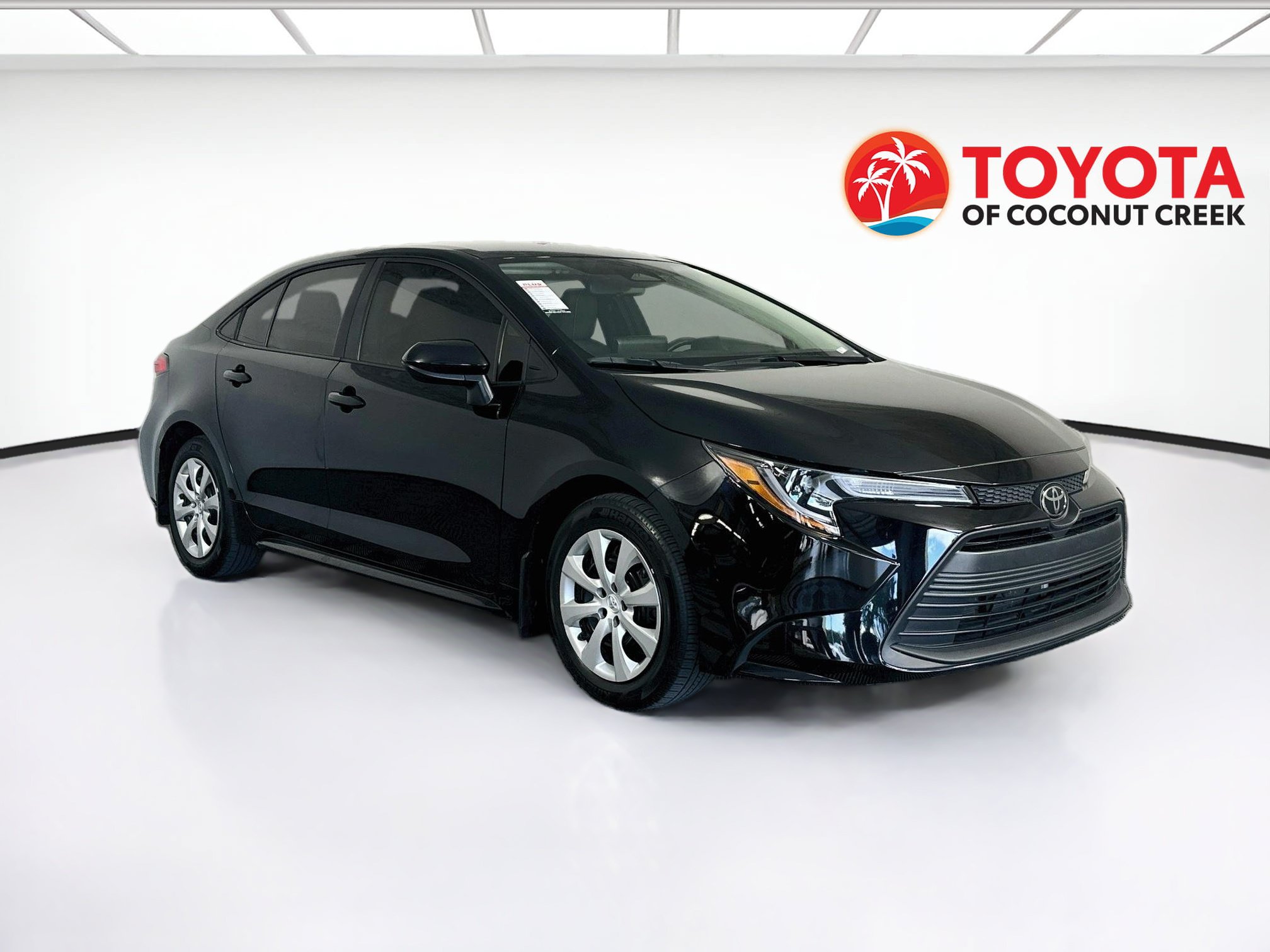 Used 2025 Toyota Corolla LE FWD image 1