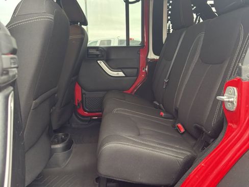 Used 2014 Jeep Wrangler Unlimited Sahara w/ Connectivity Group image 10