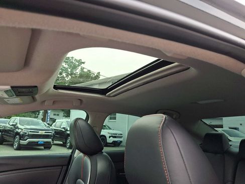 Used 2024 Nissan Sentra SR w/ SR Premium Package FWD image 11