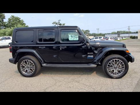 Used 2023 Jeep Wrangler Unlimited Sahara w/ Cold Weather Group AWD/4WD image 9