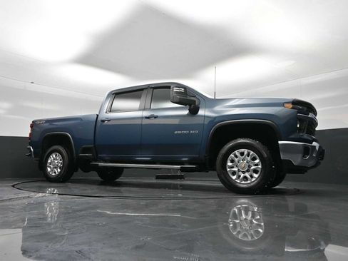 Used 2025 Chevrolet Silverado 2500 LT image 20