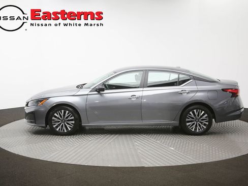 Used 2025 Nissan Altima 2.5 SV FWD image 58