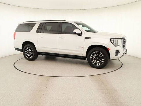 Used 2023 GMC Yukon XL AT4 w/ Technology Package AWD/4WD image 9