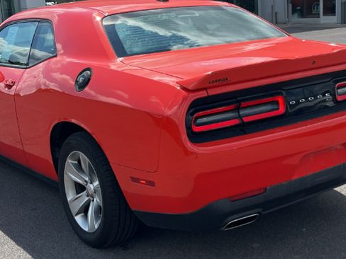 Used 2022 Dodge Challenger SXT RWD image 3