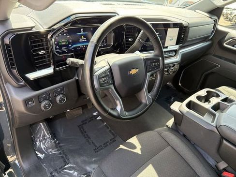 Used 2025 Chevrolet Silverado 1500 LT AWD/4WD image 9