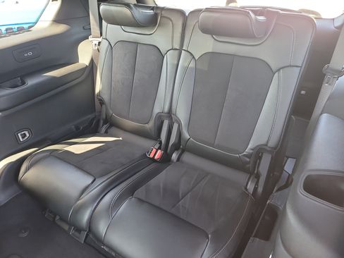 Used 2024 Jeep Grand Cherokee L Altitude image 12