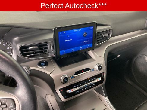 Used 2023 Ford Explorer XLT w/ Equipment Group 202A image 3
