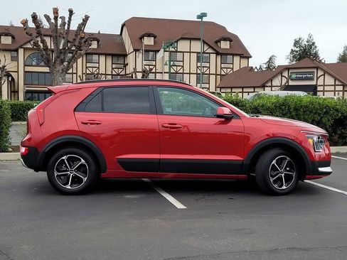 New 2026 Kia Niro LX image 3