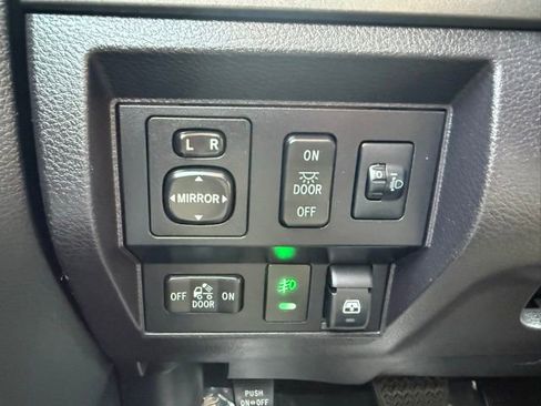 Used 2016 Toyota Tundra SR5 image 23