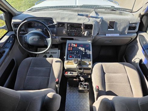 Used 2001 Ford F350 4x4 Regular Cab DRW Super Duty image 2