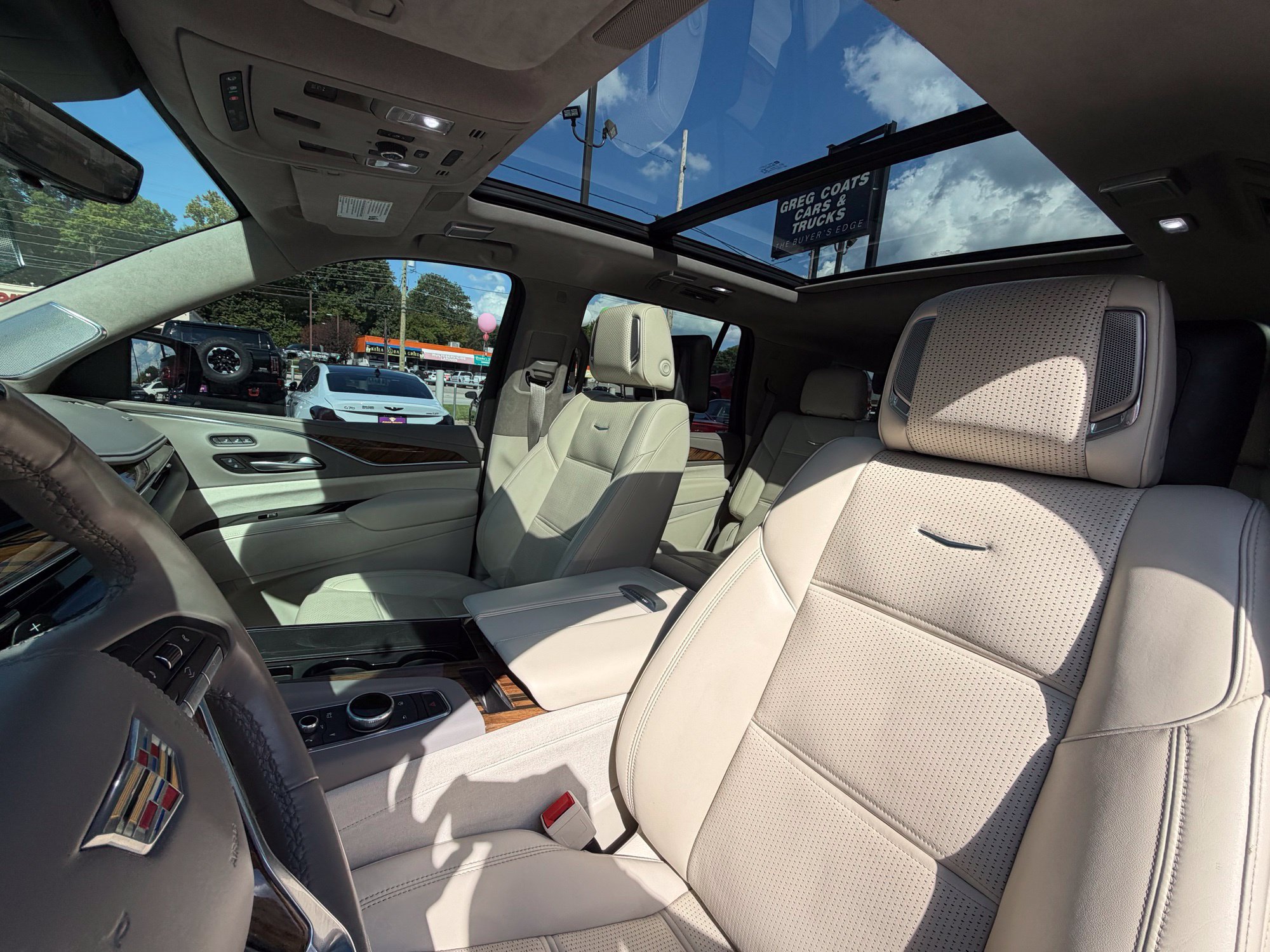 Used 2023 Cadillac Escalade Premium Luxury Platinum AWD/4WD image 23