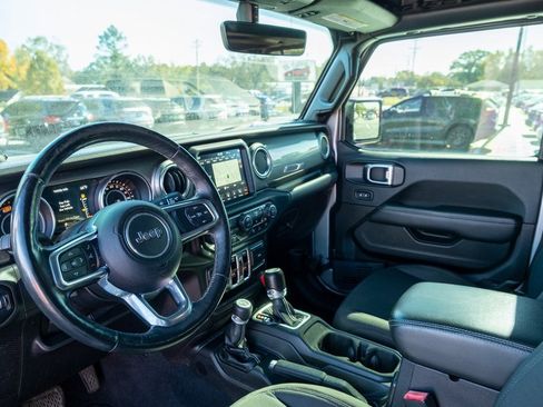 Used 2018 Jeep Wrangler Unlimited Sahara image 5