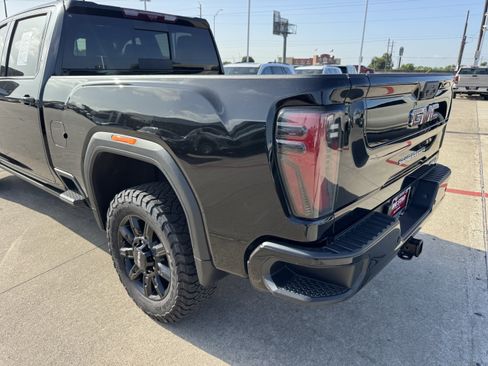Used 2025 GMC Sierra 2500 AT4 w/ AT4 Premium Plus Package AWD/4WD image 8