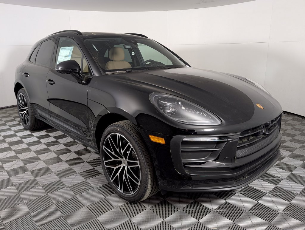 Certified 2026 Porsche Macan AWD/4WD image 9