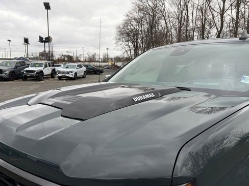 Used 2025 Chevrolet Silverado 1500 ZR2 w/ Technology Package image 8