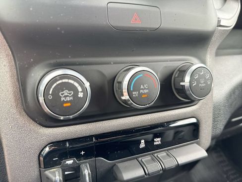 Used 2022 RAM 2500 Tradesman w/ Chrome Appearance Group AWD/4WD image 16