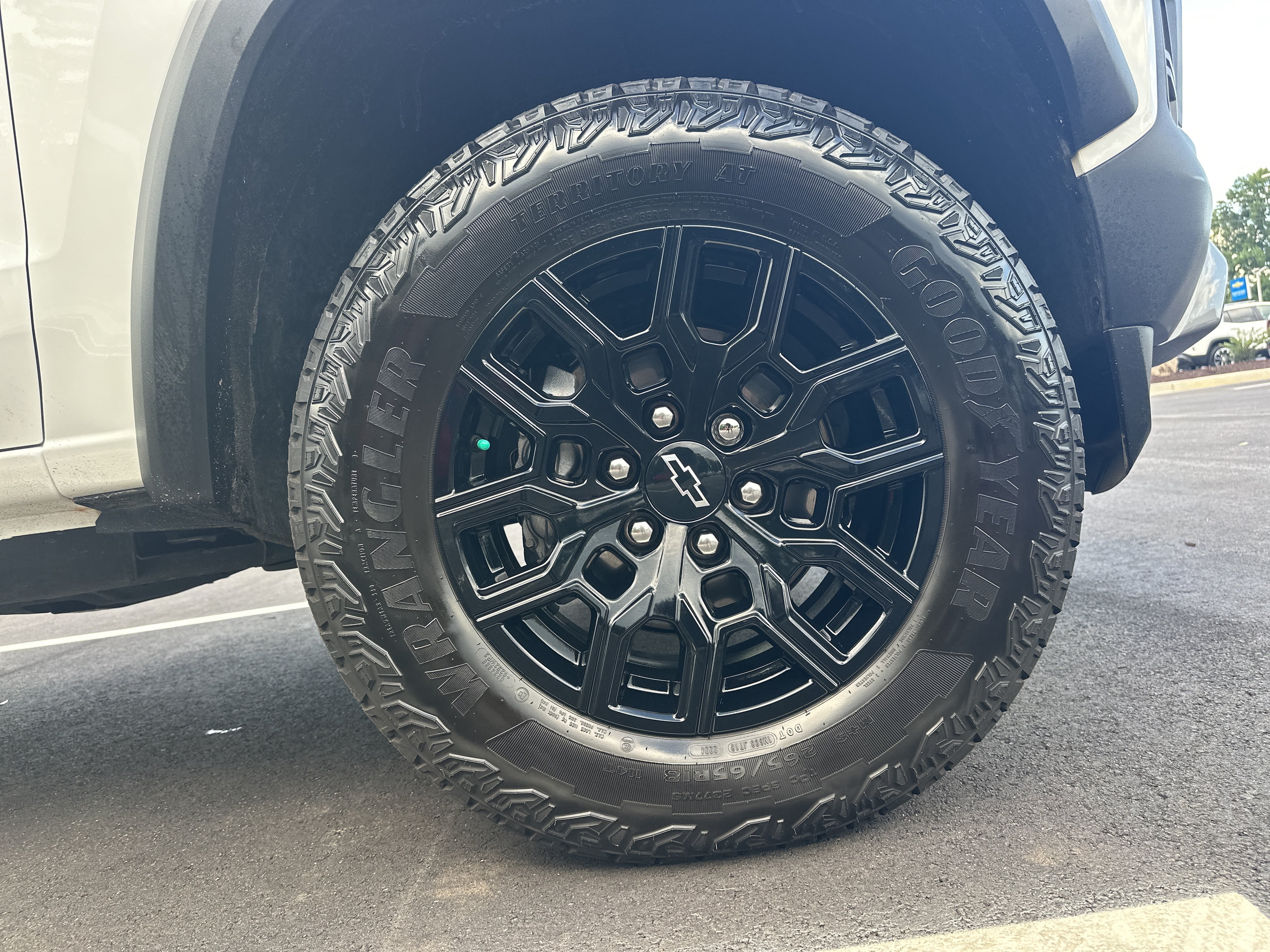 Used 2024 Chevrolet Colorado Trail Boss w/ Technology Package AWD/4WD image 13