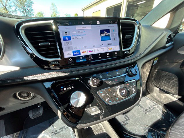 New 2027 Chrysler Pacifica Select FWD image 21