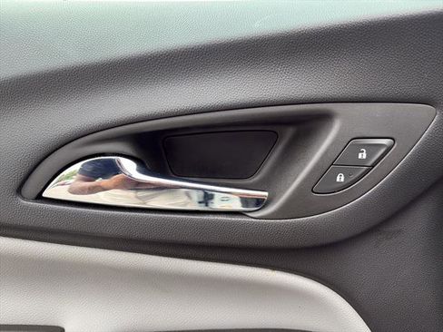 Used 2023 Chevrolet Equinox LS w/ LS Convenience Package FWD image 28