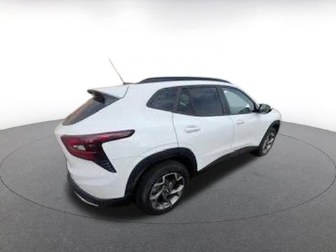 Used 2025 Chevrolet Trax LT image 5