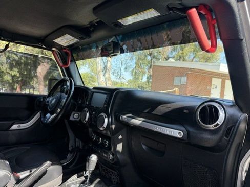 Used 2016 Jeep Wrangler Unlimited Rubicon AWD/4WD image 26