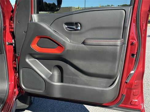 Certified 2025 Nissan Frontier PRO-4X w/ Pro Convenience Package image 15