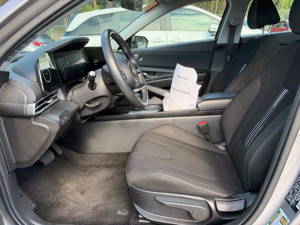 Used 2025 Hyundai Elantra SEL FWD image 4
