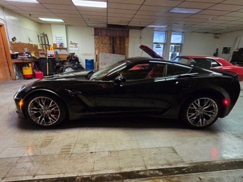 Used 2015 Chevrolet Corvette Z06 w/ 2LZ Preferred Equipment Group image 11
