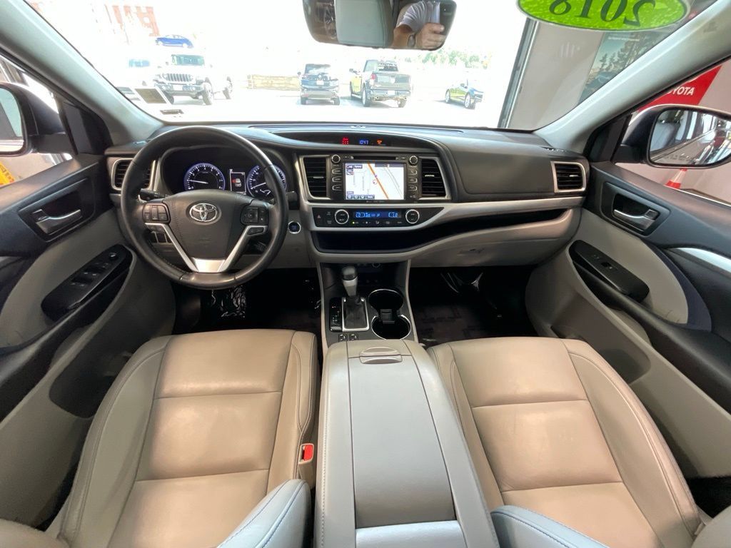 Used 2018 Toyota Highlander XLE AWD/4WD image 8
