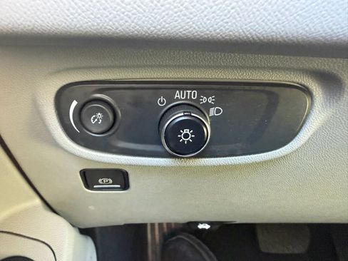 Used 2023 GMC Terrain SLE w/ Driver Convenience Package AWD/4WD image 17