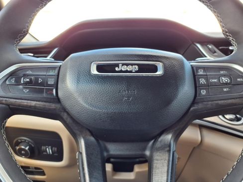 Certified 2025 Jeep Grand Cherokee Limited AWD/4WD image 16