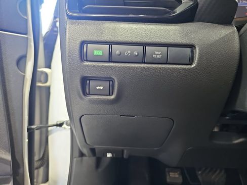 Used 2025 Nissan Sentra SV FWD image 25