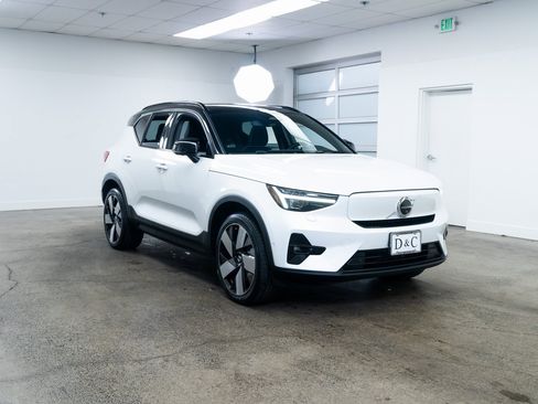 Used 2023 Volvo XC40 Recharge Ultimate image 27