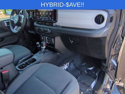 Used 2025 Jeep Wrangler Unlimited Sahara w/ Safety Group AWD/4WD image 33