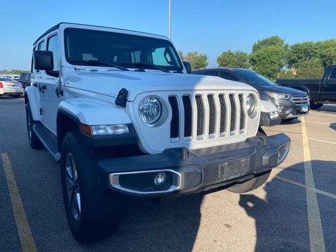 Used 2020 Jeep Wrangler Unlimited Sahara AWD/4WD image 3