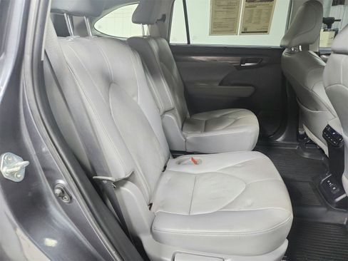 Used 2020 Toyota Highlander Platinum image 42