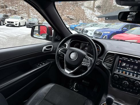 Used 2018 Jeep Grand Cherokee Altitude image 21