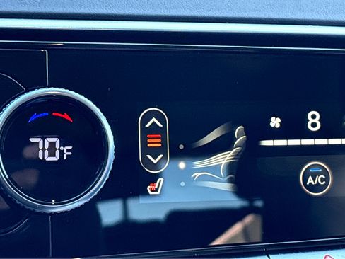 Used 2025 Genesis GV70 2.5T image 8