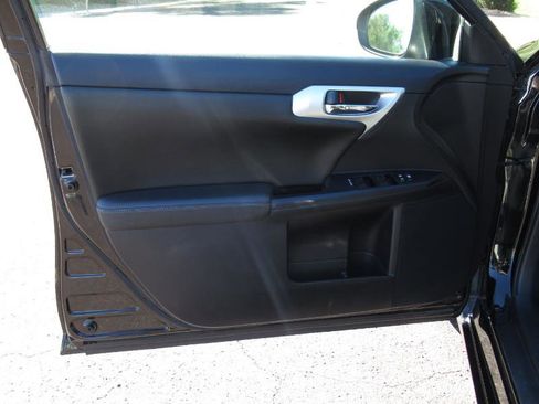 Used 2013 Lexus CT 200h image 9