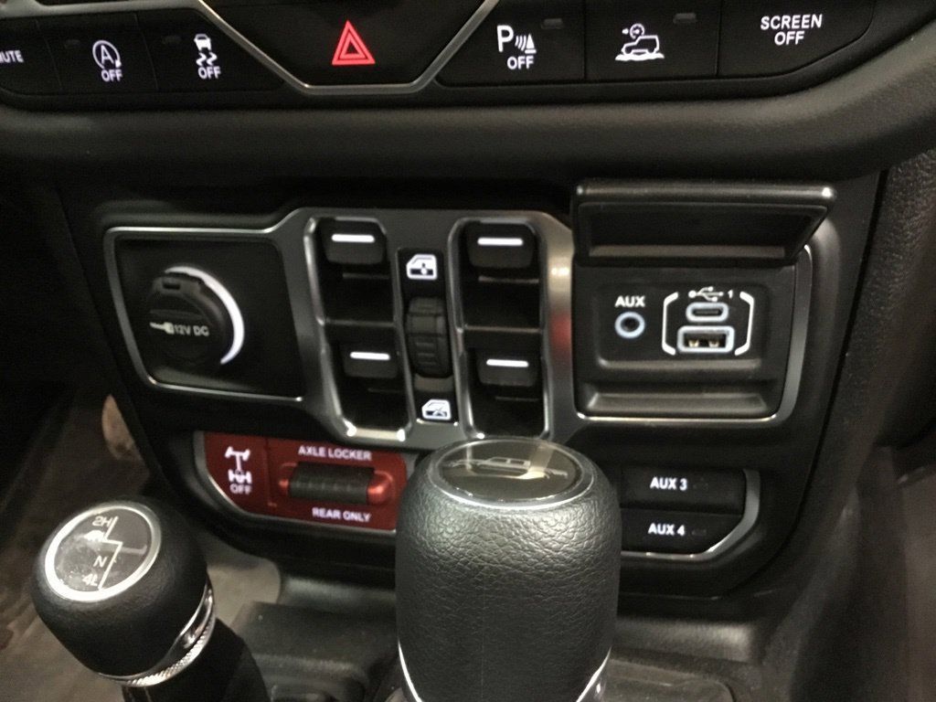 Used 2025 Jeep Gladiator Mojave AWD/4WD image 25