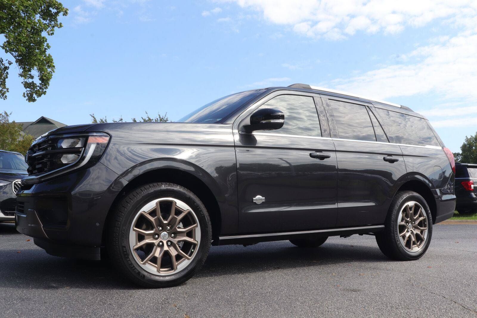 Used 2025 Ford Expedition King Ranch AWD/4WD image 1