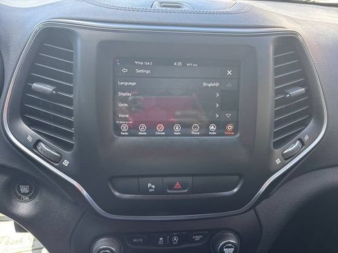 Used 2020 Jeep Cherokee Latitude Plus FWD image 33