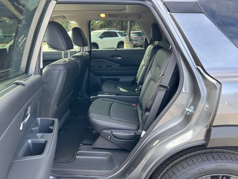 New 2026 Nissan Pathfinder SL image 31