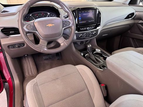 Used 2020 Chevrolet Traverse LT FWD image 2