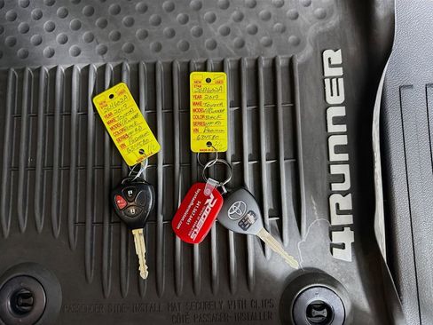 Used 2019 Toyota 4Runner TRD Off-Road Premium AWD/4WD image 37